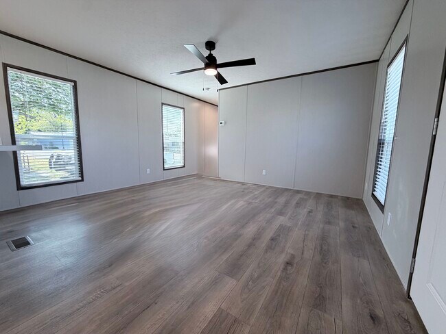 Building Photo - 709 N Collins Fwy
