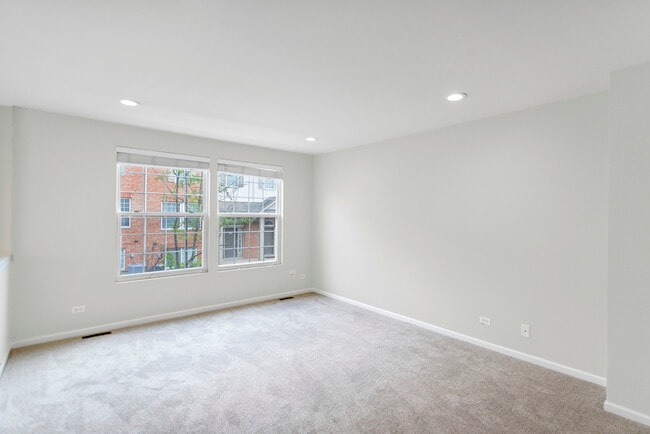 Building Photo - 544 Conservatory Ln