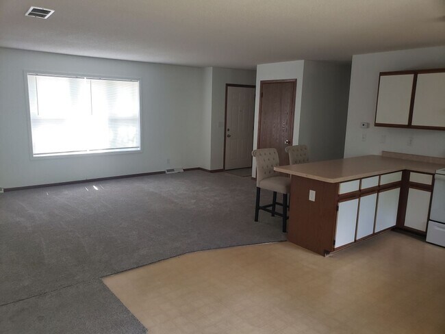Foto del edificio - 2310 E Lexington Blvd