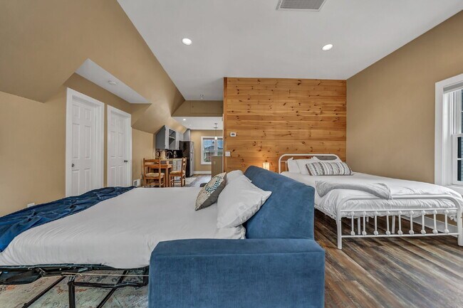 Building Photo - Furnished 1-Bedroom Upper Apartment on Main St