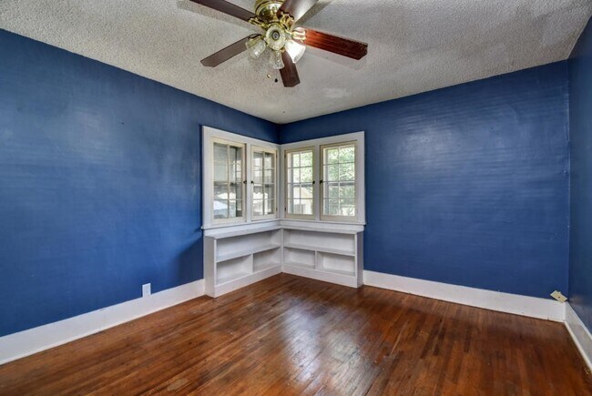 Building Photo - PRE LEASING