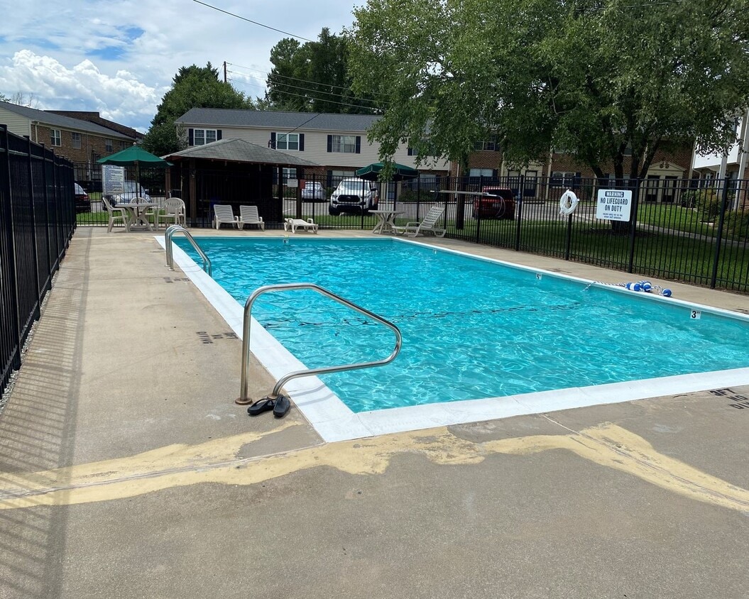 Photo - 1002 Willow Dr #1