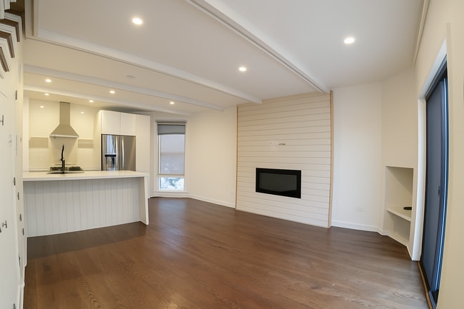 Sala de estar - 2026 N Cleveland Ave