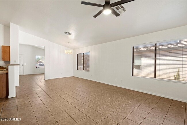Foto del edificio - 15848 W Woodlands Ave