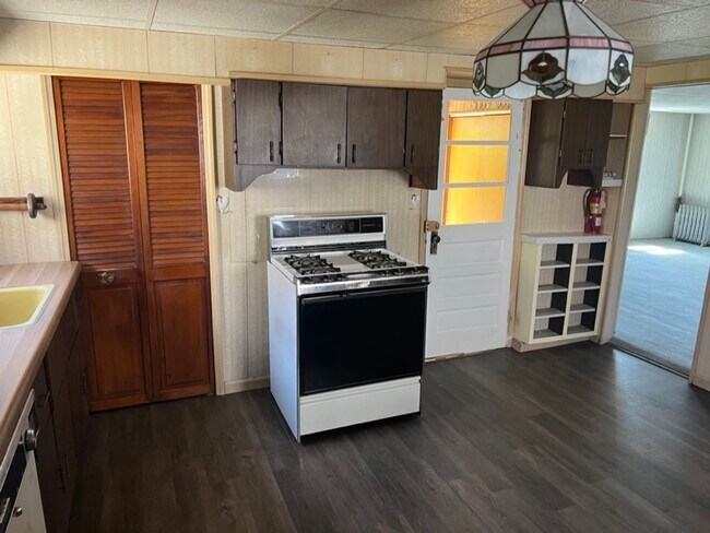 Foto del edificio - Spacious and Just Renovated 3 Bed/1.5 Bath...