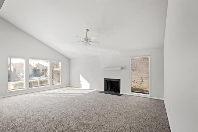 Building Photo - 6334 Ivyknoll Dr