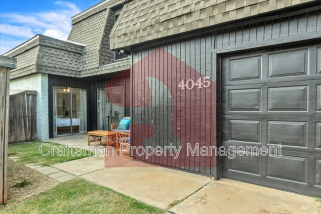 Photo - 4045 Thunderbird Dr House