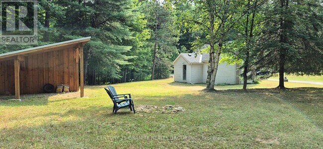 Photo du bâtiment - 176 Bay Lake Rd