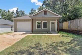 Building Photo - 820 Dubois St