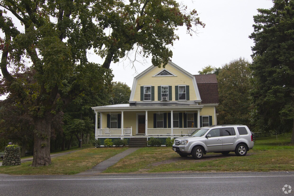 Building Photo - 92 Fort Hill St