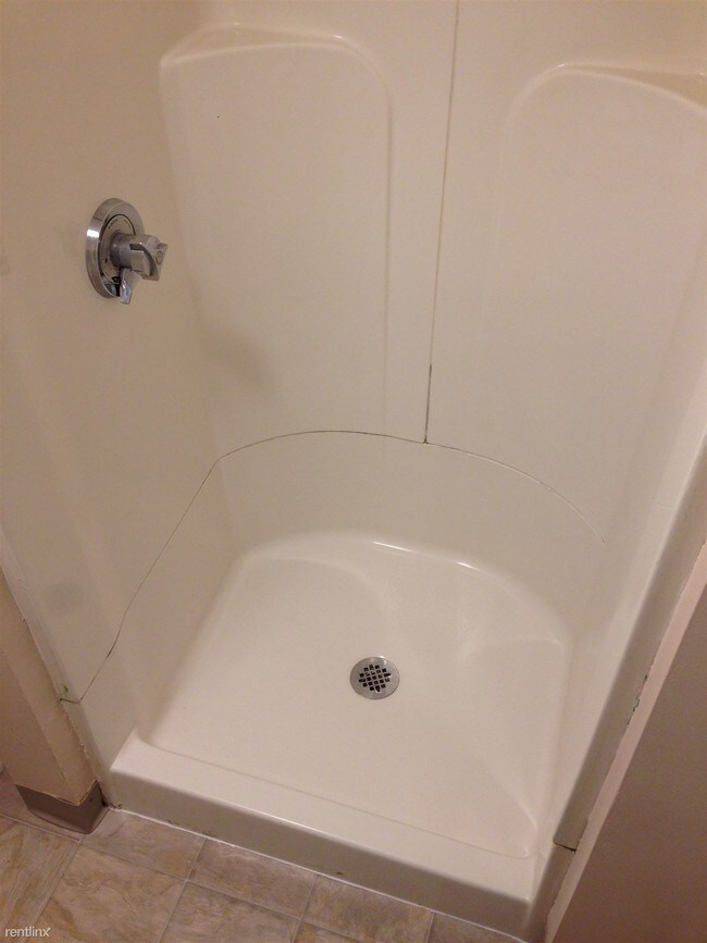 Building Photo - 2 br, 1 bath Apartment - 97 Sunnyside Avenue