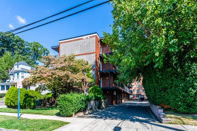 Foto del edificio - 64 Poplar Ave