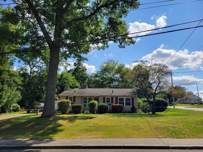 Foto del edificio - 96 Roosevelt Ave