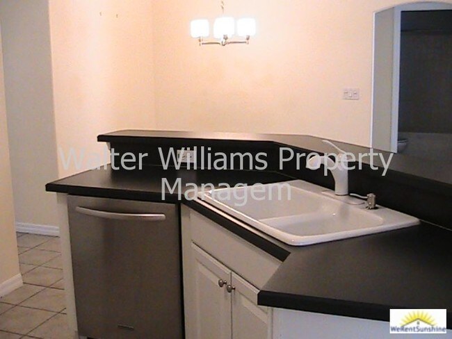 Building Photo - 2 Fernmill Ln