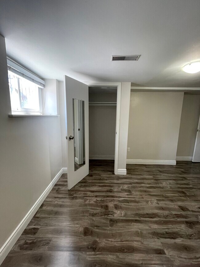 Photo du bâtiment - 137 Bedford Rd