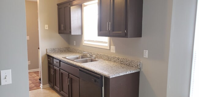 Building Photo - Prime Location! Beautiful 3Br/2 BA Just Minutes from Post!?