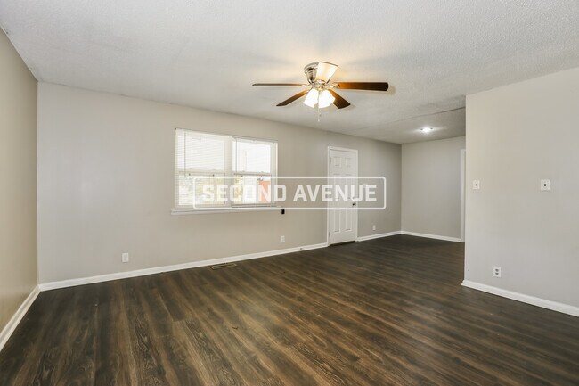 Building Photo - 205 E Chaney DR