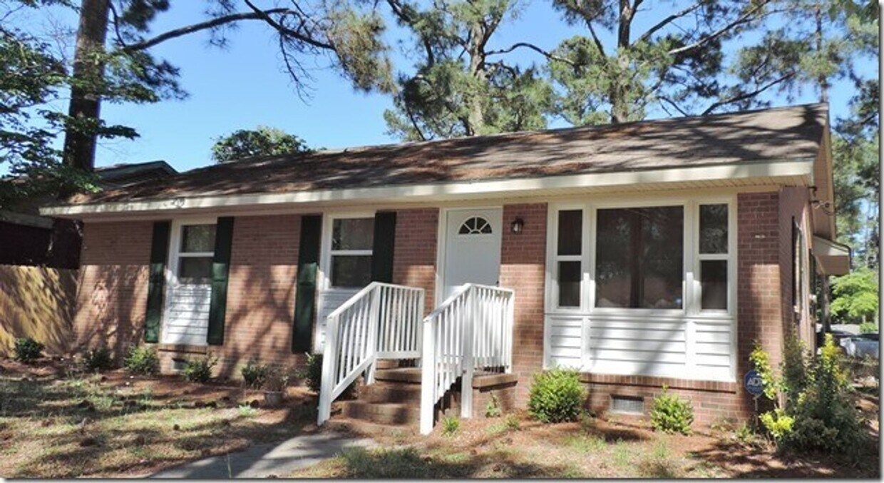 Primary Photo - 310 Forrest Rd W