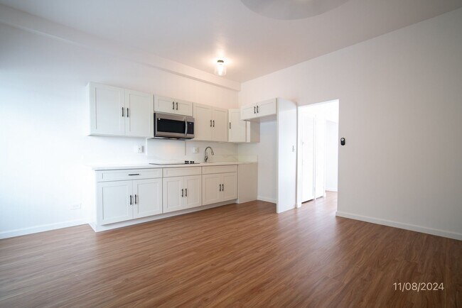 Building Photo - $2,100 / 1 Bed / 1 Bath / 410ft² – BOUTIQUE TERRAZZA