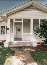 Building Photo - 1114 Cole Ave