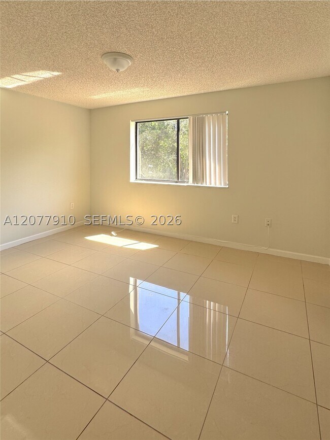 Foto del edificio - 3280 Coral Lake Ln