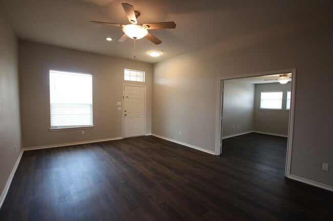 Foto del edificio - Stunning 3 bed 2 bath in Whitehouse ISD!