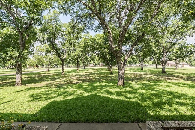 Building Photo - 5501 Equestrian Dr