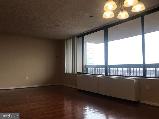 Foto del edificio - 3701 S George Mason Dr