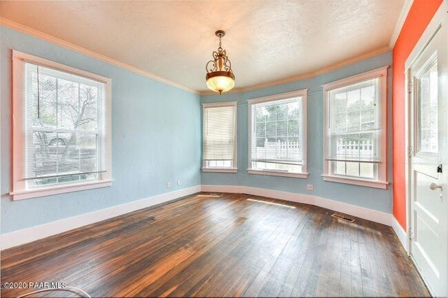Building Photo - 658 W Gurley St