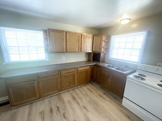 Foto del edificio - Near Eastside 3BR House ready to LEASE!