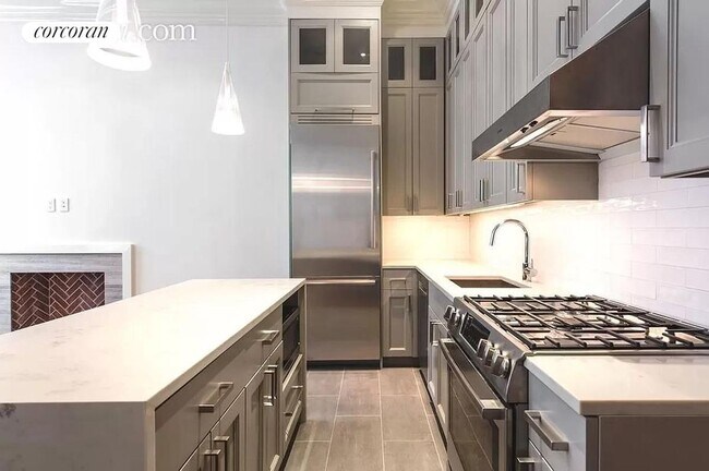 Foto del edificio - 44 Monroe Pl