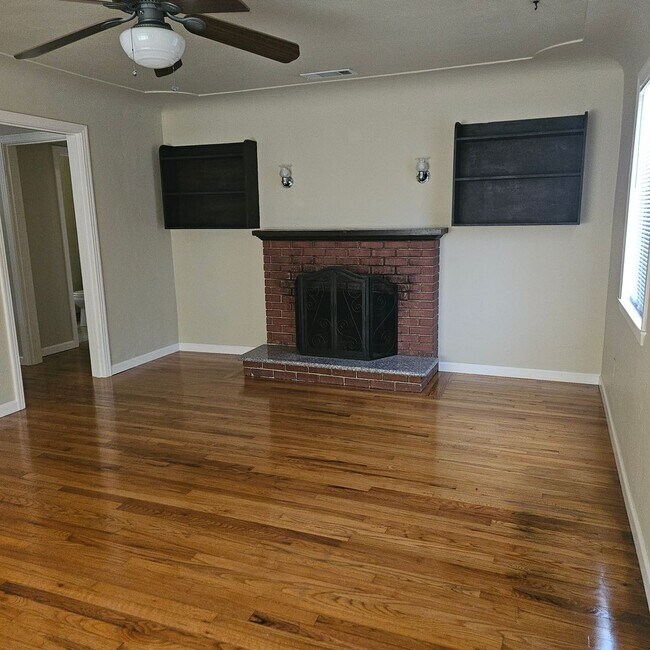 Foto del edificio - 2 Bedroom 1 Bath Home Recently Renovated