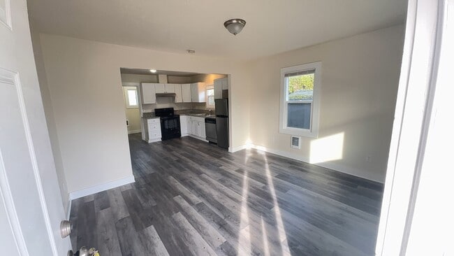 Building Photo - Cozy Remodeled 3-bedroom 2 bath Home - Close to State Capitol - On BUS LINE