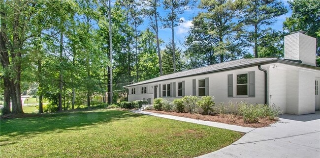 Building Photo - 1348 Ridgewood Dr SW