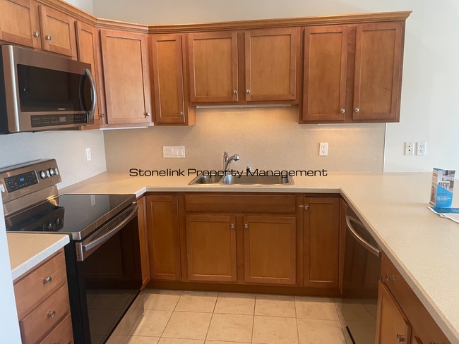 Building Photo - Luxury Condo For Rent in Ross Commons of R...