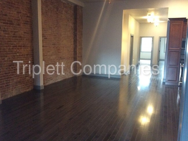 Building Photo - 205 W Walnut St