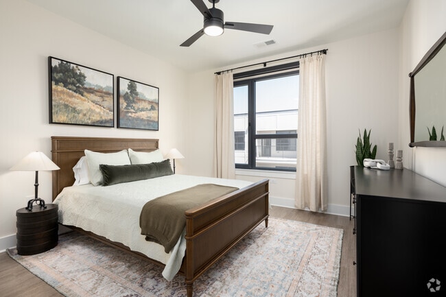 2BR, 2BA - 1,065SF - Primary Bedroom - 4th and Green