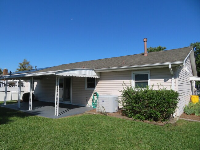 Building Photo - 7895 Pavilion Dr