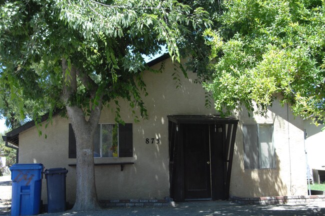 Building Photo - 875 Vermont Ave
