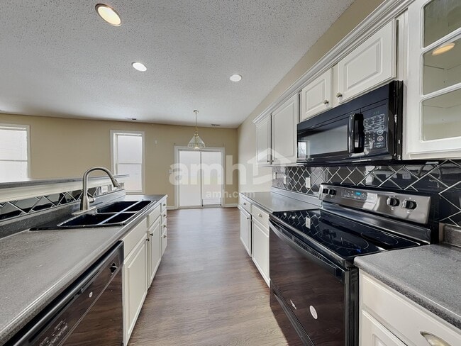 Foto del edificio - 5902 Cabot Dr