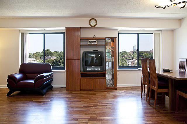 Foto principal - 1243 Beacon St