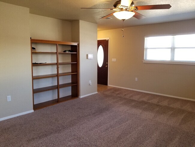 Foto del edificio - 913 W Yucca Ave