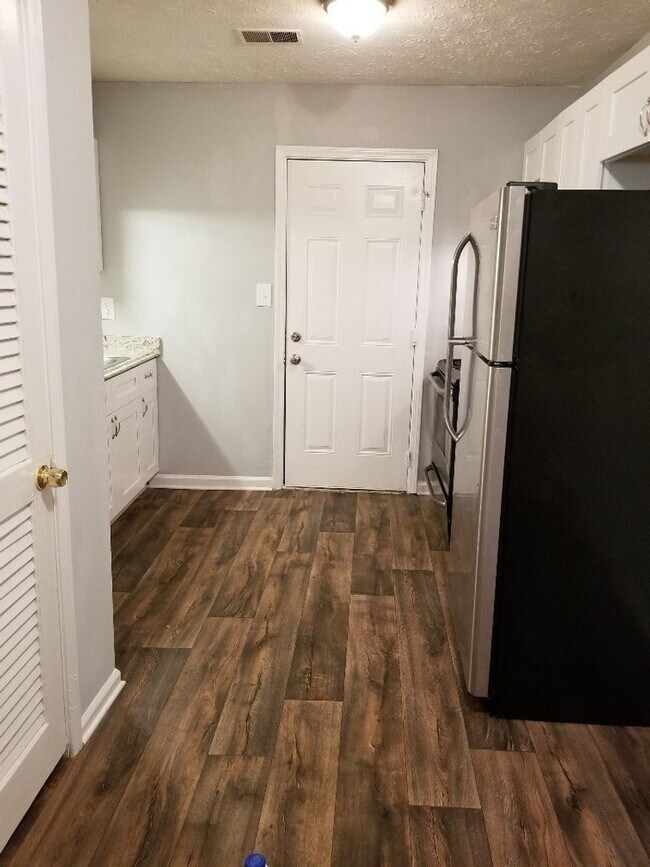 Foto del edificio - 5889 Lone Oak Dr SW