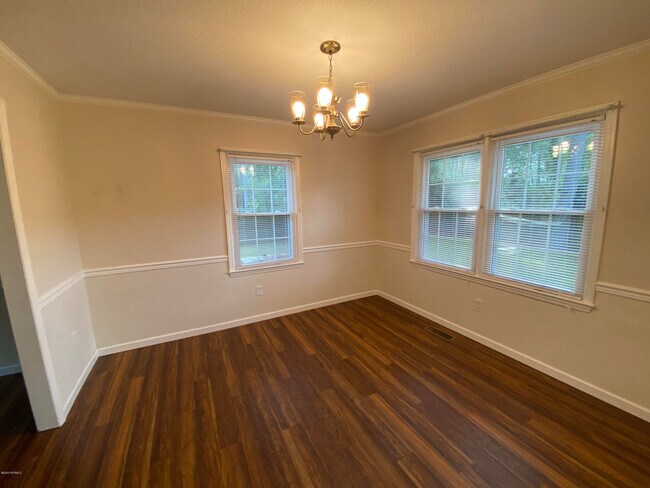 Building Photo - 502 Plantation Dr