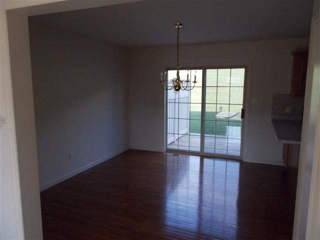 Building Photo - 647 Royal View Dr