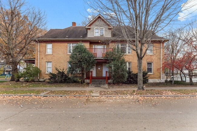Building Photo - 2827 N Bryant Ave