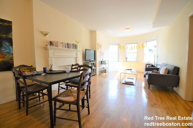 Building Photo - 1689 Beacon St