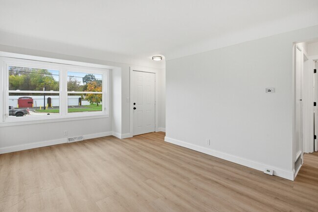 Building Photo - 1547 E Atherton Rd