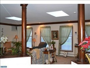 Large living room - 859 Kedron Ave