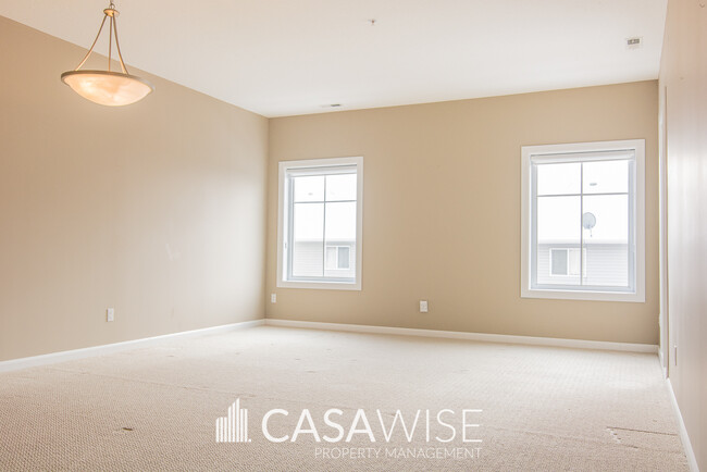 Building Photo - 160-160 Magrath Rd NW